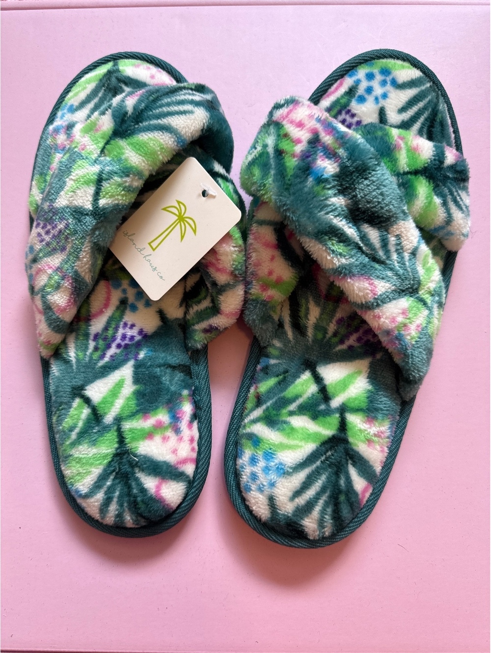Island Haus Co Plush Floral Patterned Slippers Size M